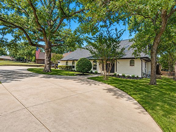 3rd image of 2105 Wilson Dr