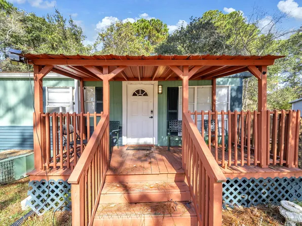 9028 Larker Woods Rd, Navarre, FL 32566