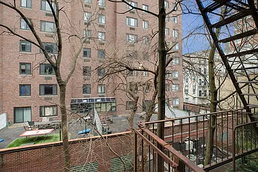 Rented by Barkoff Residential 