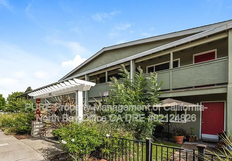 555 Dexter St #E — Photo 3
