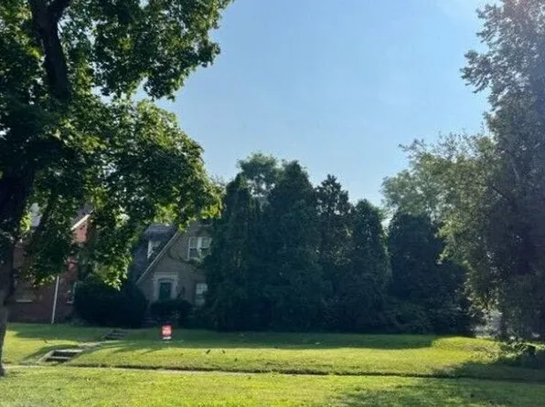 303 Ottawa Dr, Pontiac, MI 48341