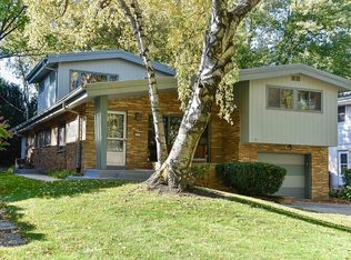 3279 N Knoll Ter, Wauwatosa, WI 53222