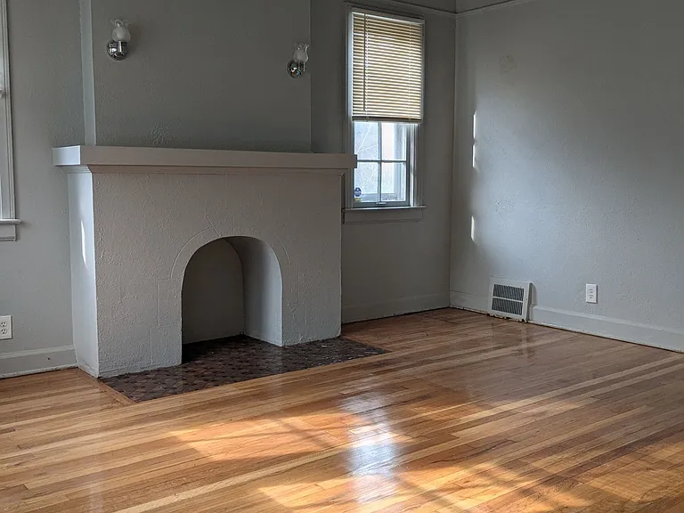 16505 Stansbury St — Photo 2