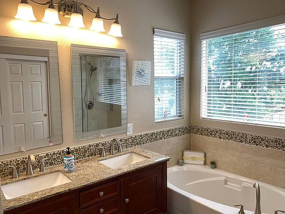 4th image of 4014 Cloverfield Ct