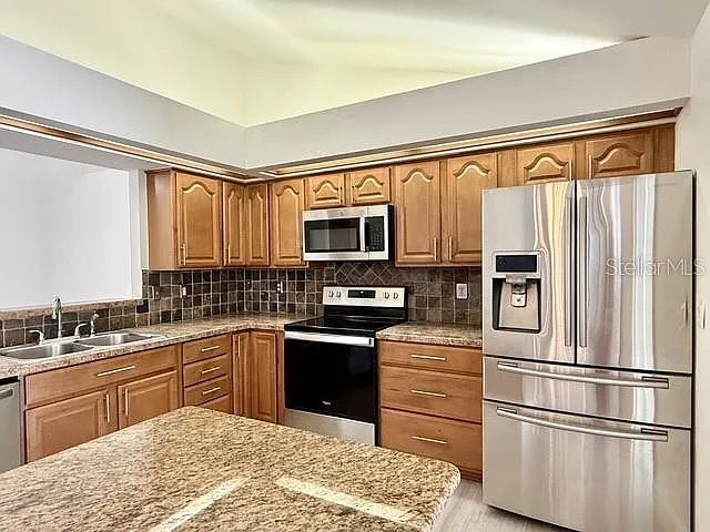 553 Walnut Grove Pl — Photo 13