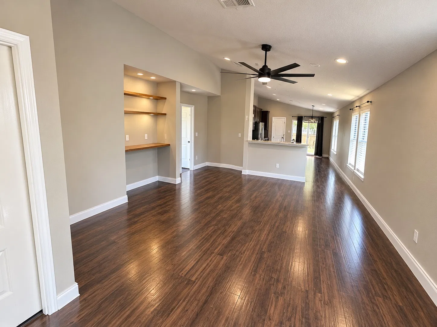 3 bed, 1346 sqft, $2,000 — Photo 3
