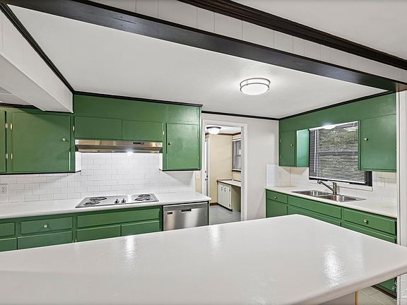4th image of 625 Edgecliff Dr