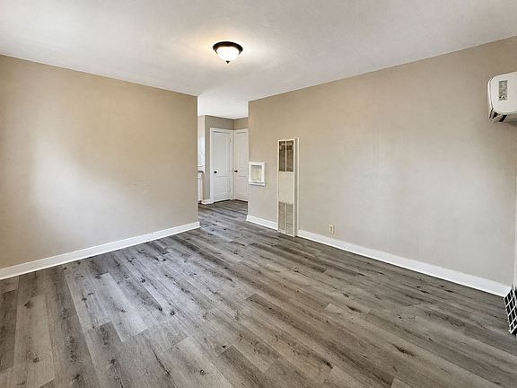 3rd image of 554 Water St #D