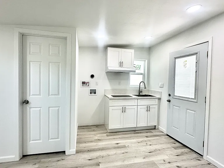 14342 Horst Ave #4 — Photo 8