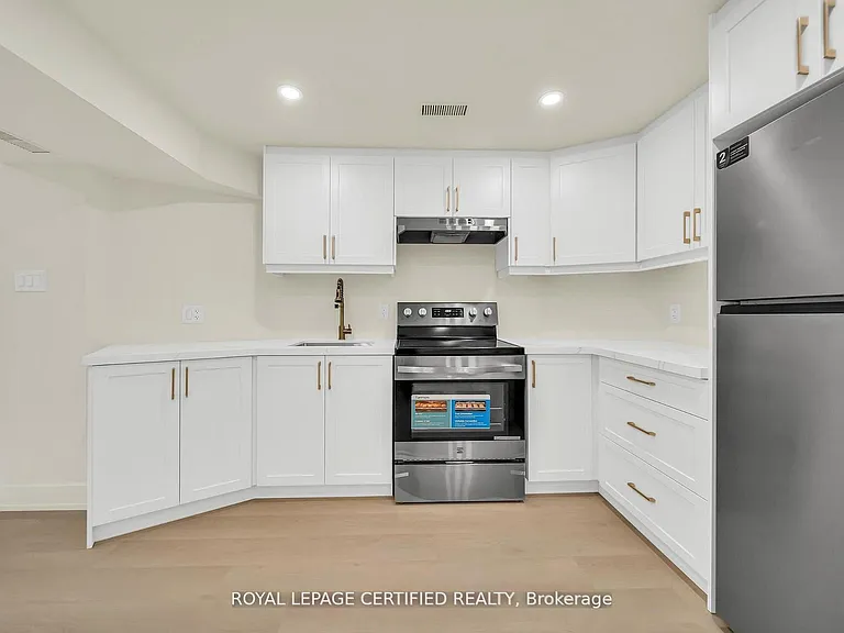 5016 Natkarni Cres #LOWER — Photo 7