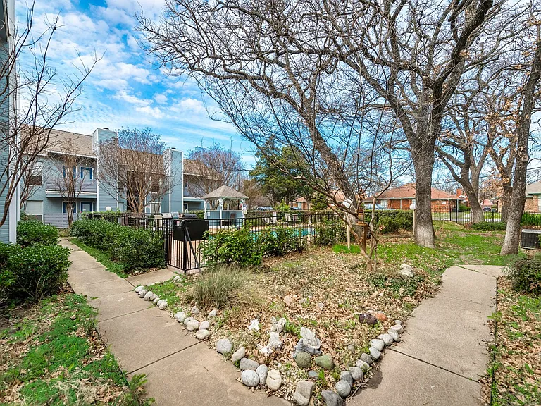 Evergreen St — Photo 15