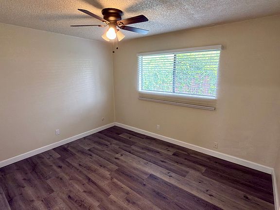 4th image of 5625 Blackoak Ct