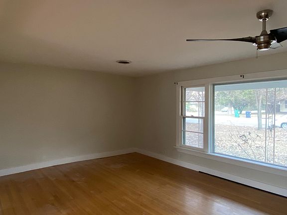 5th image of 925 Hillcrest St
