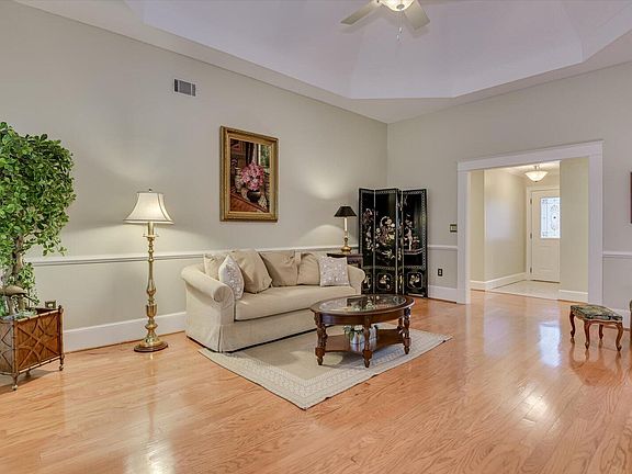 3rd image of 2938 Hillcreek Dr
