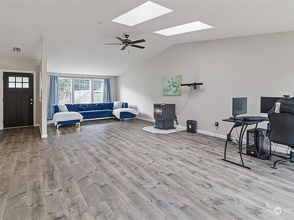 5th image of 3332 Woodside Court NE