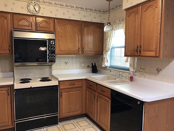 5th image of 7120 Lexington Ln