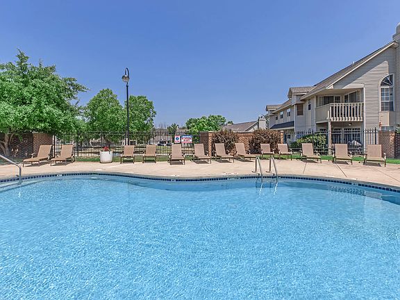 2nd image of 790 Lakeview Dr #4-202