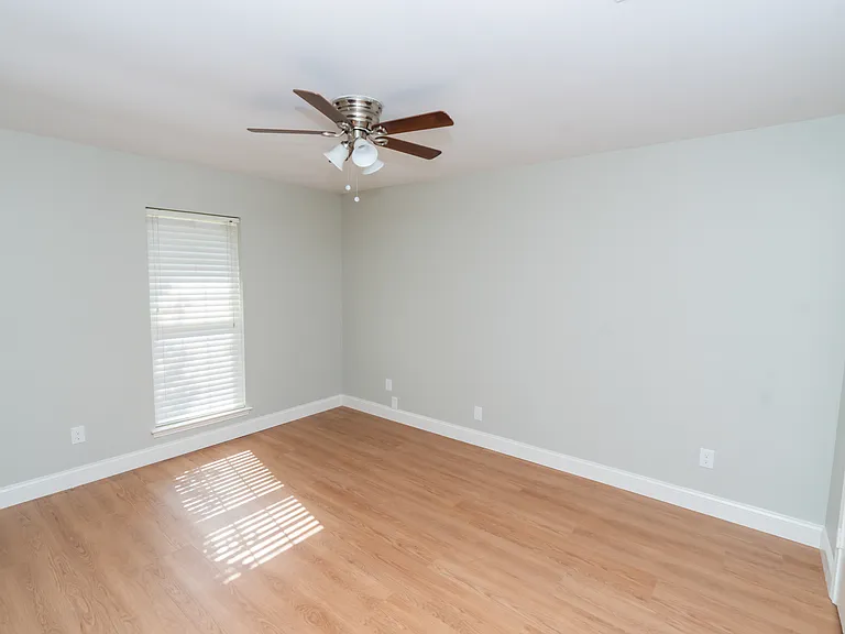 106 Mapleleaf Ln — Photo 46