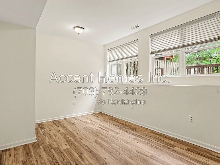21217 Millwood Sq — Photo 14
