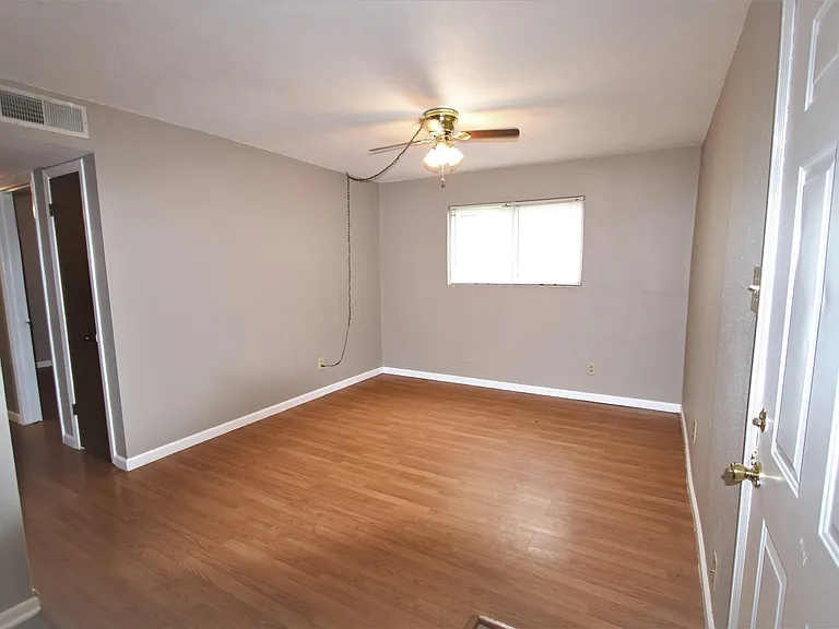 370 Long Rd — Photo 2