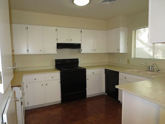 3rd image of 8621 W Columbine Dr