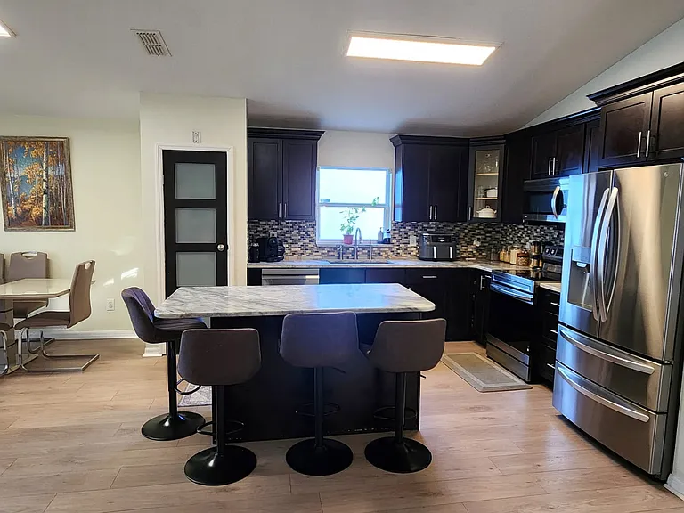 530 Wellesly St — Photo 2