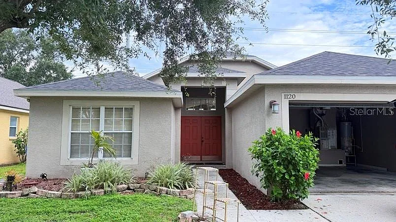3 bed, 2.0 bath, 1516 sqft, $2,100 — Photo 2