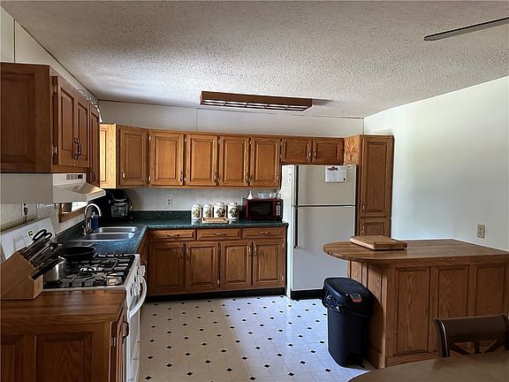 2nd image of 211 Hampton Rd