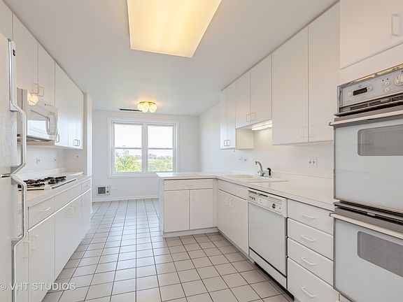 4th image of 4545 W Touhy Ave APT 605E
