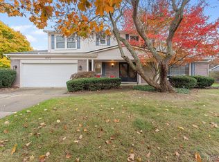 42275 Chatterton Ct, Northville, MI 48168