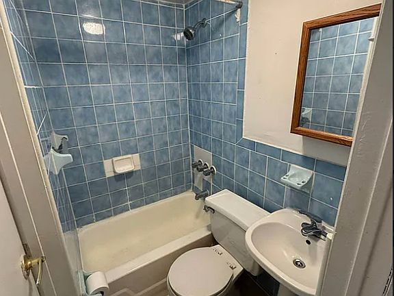 3rd image of 442 W 45th St APT 3RW