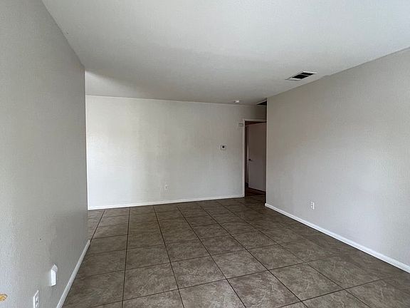 5th image of 2903 Brookside Dr APT C