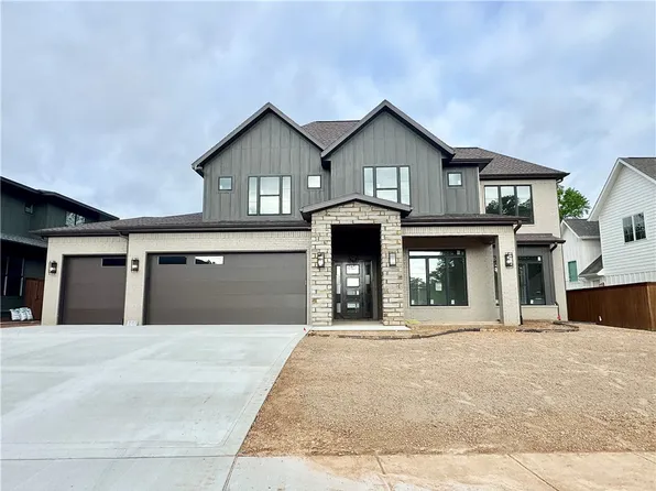 111 NW Trail Ridge Rd, Bentonville, AR 72712