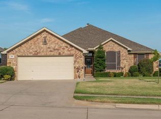 700 Stribling Dr, Burleson, TX 76028