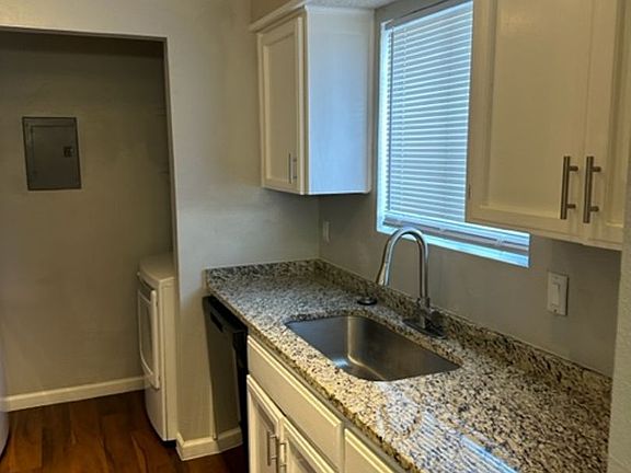 5th image of 1622 Wycombe St