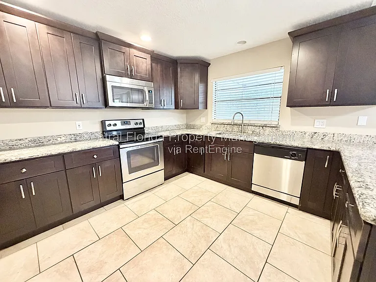 2925 Amroth Pl — Photo 2
