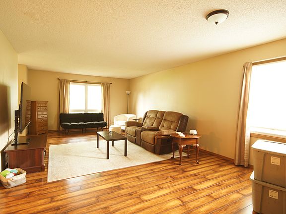 5th image of 2822 Joellen Ln