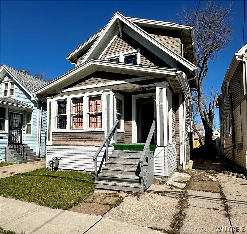 27 Manhattan Ave photo 1