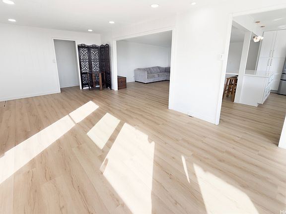4th image of 809 Ailuna St