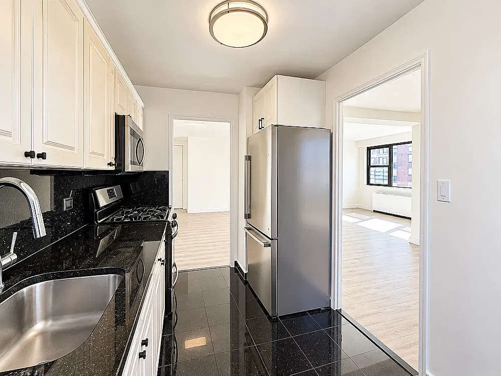305 East 86th Street — Photo 3