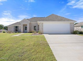 303 Jasmine Cove Ln, Brandon, MS 39042