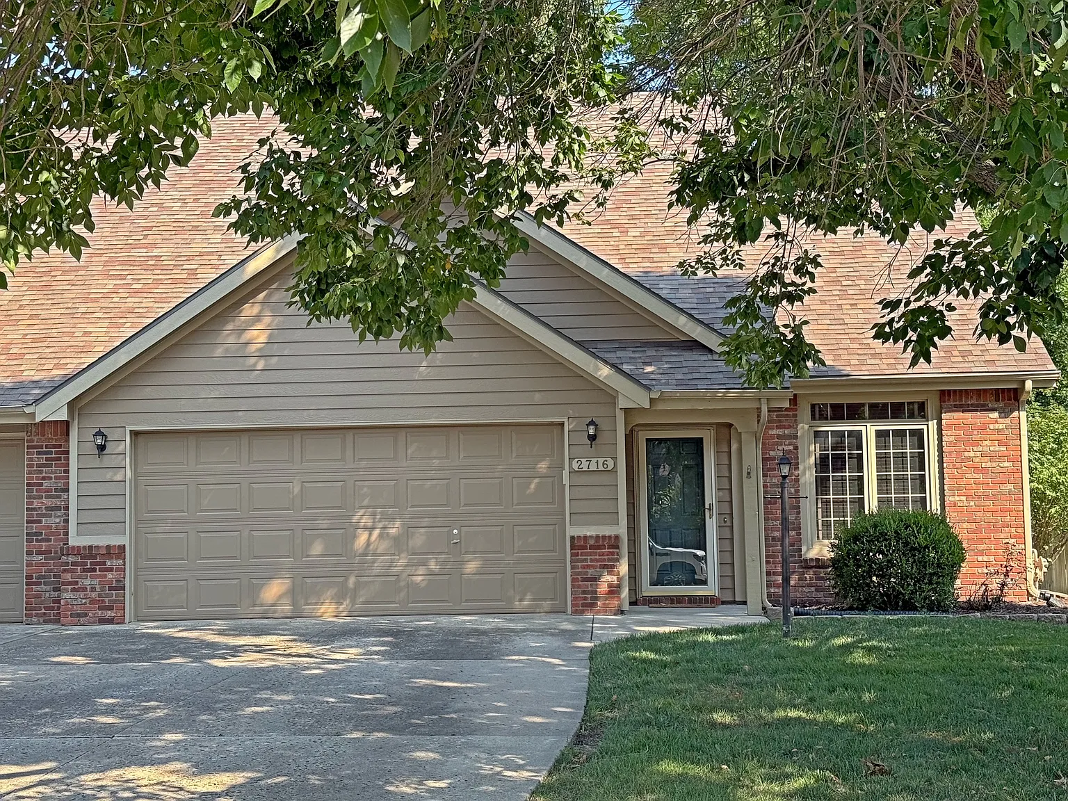 3 bed, 1420 sqft, $2,200 — Photo 1