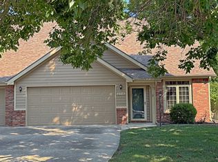 2716 Larkspur Ct, Lawrence, KS 66047