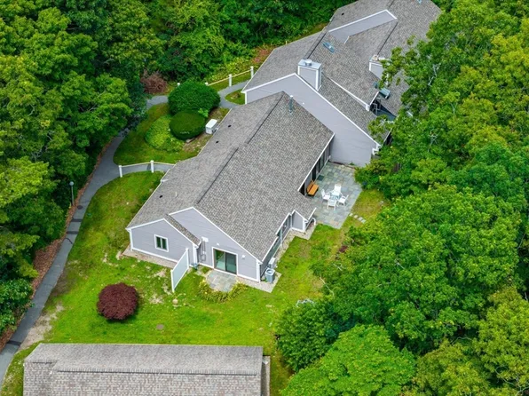 20 Woodrise Rd #20, Falmouth, MA 02540