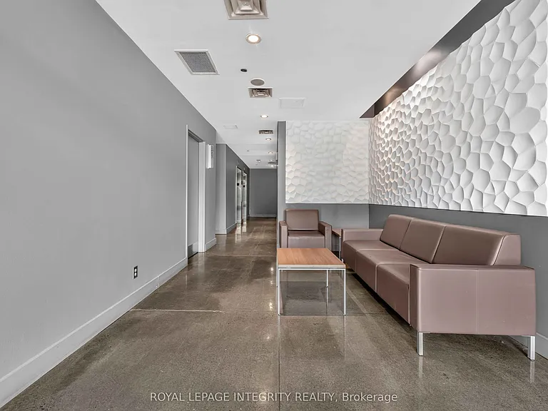 180 York St #909 — Photo 5