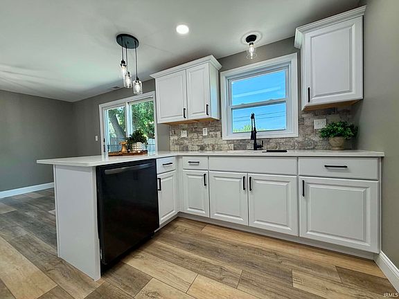 4th image of 710 W Charles St