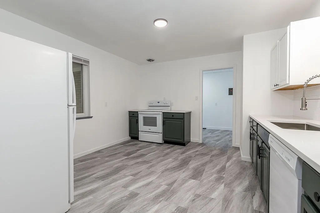 2 bed, 1100 sqft, $2,300 — Photo 3