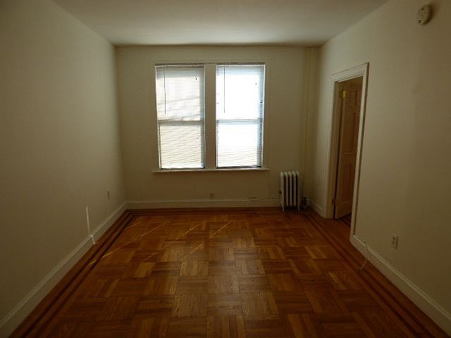 1st image of 2427 29th St APT 1F