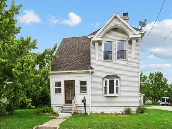 136 Oak St, Brillion, WI 54110