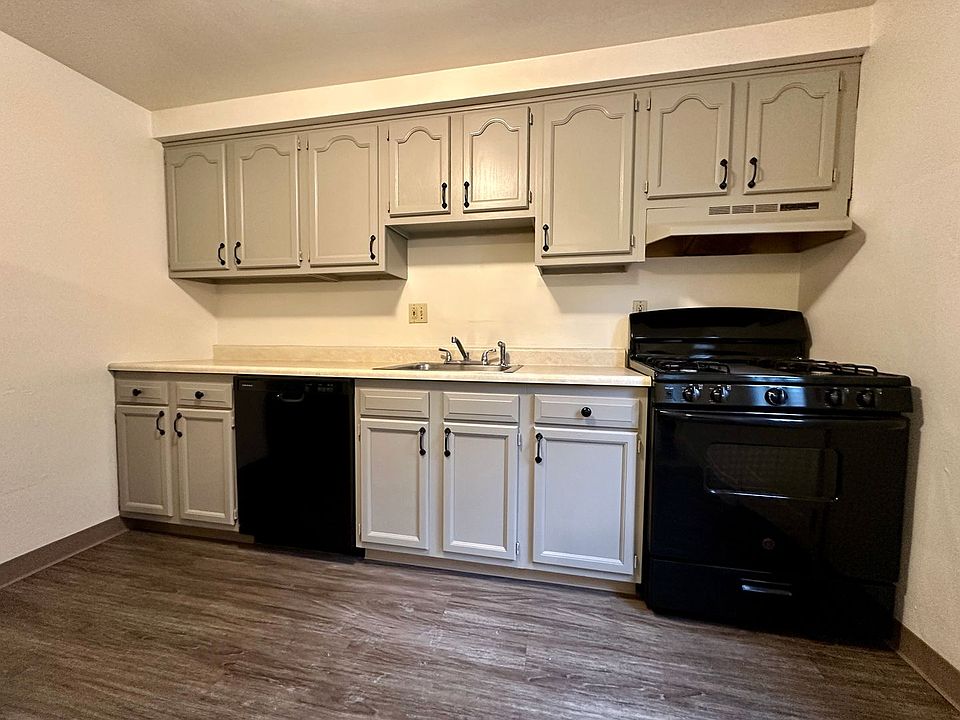 1st image of 378 Chapel Pl
